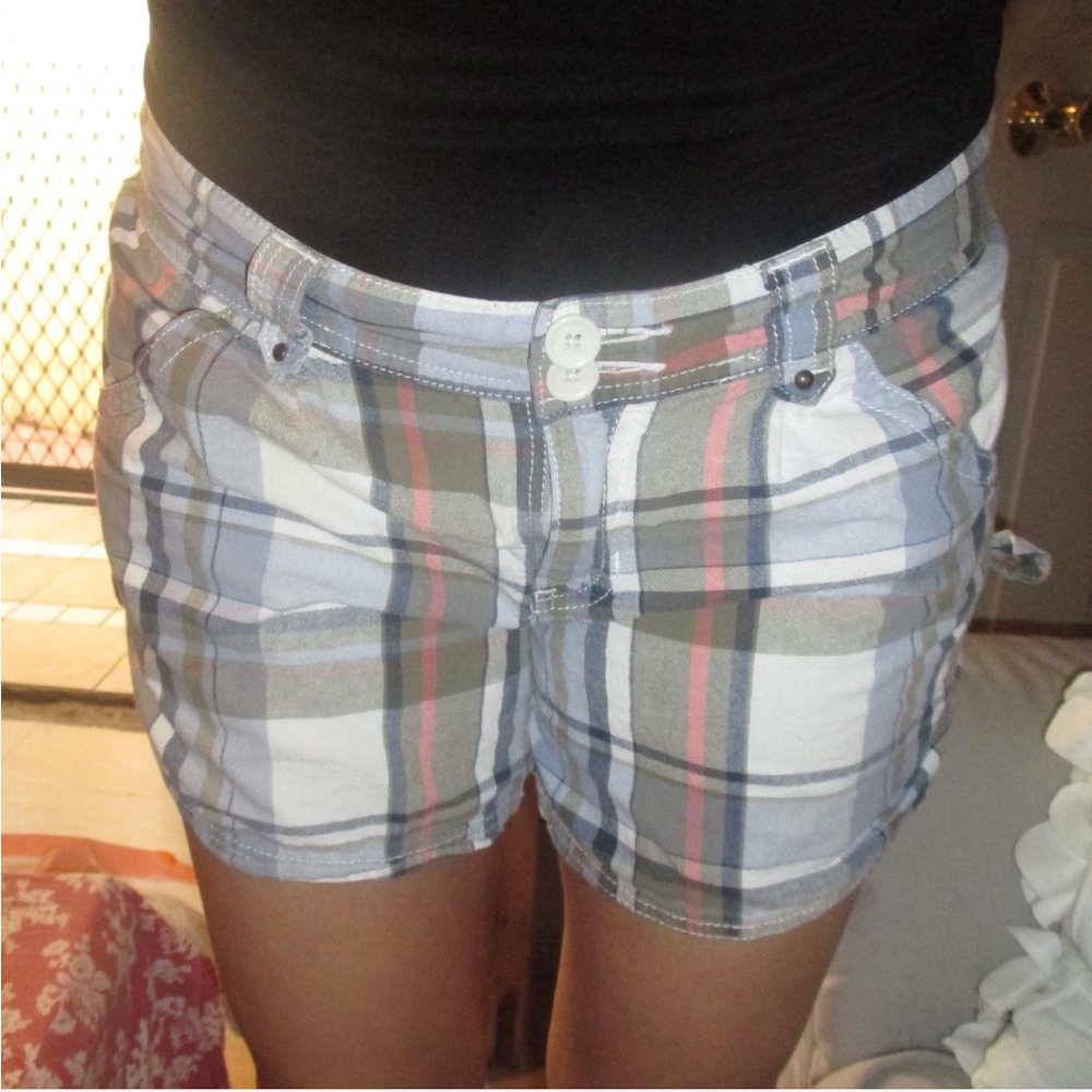 Vintage 2000’s Grey and blue plaid Union Bay plaid shorts